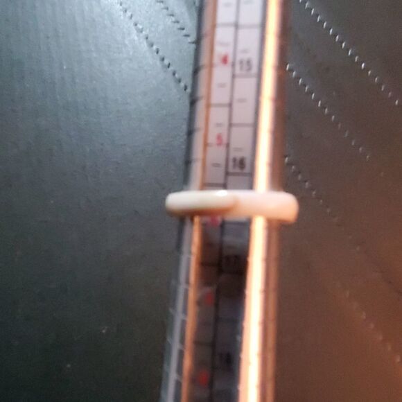 Cream Carved Shell Rabbit Ring - Picture 3 of 3